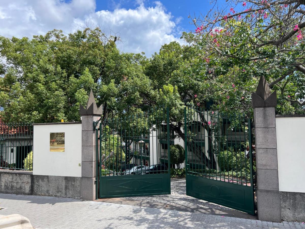 شقة Luxury Oceanfront At Reid'S Gardens فونشال المظهر الخارجي الصورة